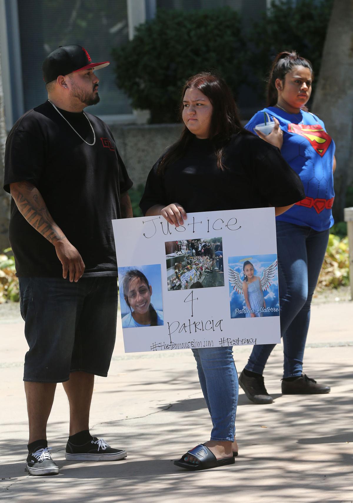 Community rallies for Patricia Alatorre outside court as ...
