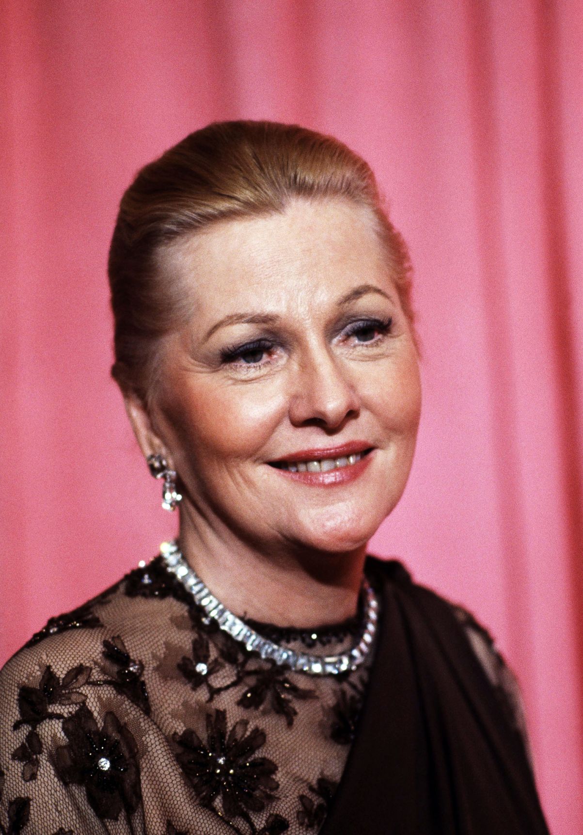 Oscar winner Joan Fontaine dies at 96 | News | bakersfield.com