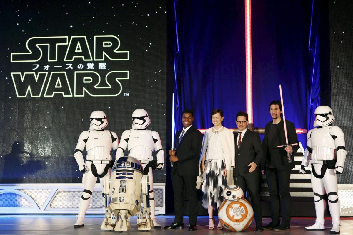 Star Wars Cast on Premiere, Stealing from Set & Gifts from J.J.