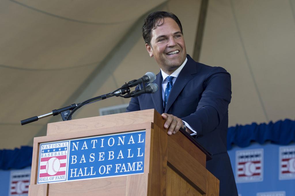 Pudge Rodriguez and other Hall of Fame inductees take part in emotional  ceremony - Los Angeles Times