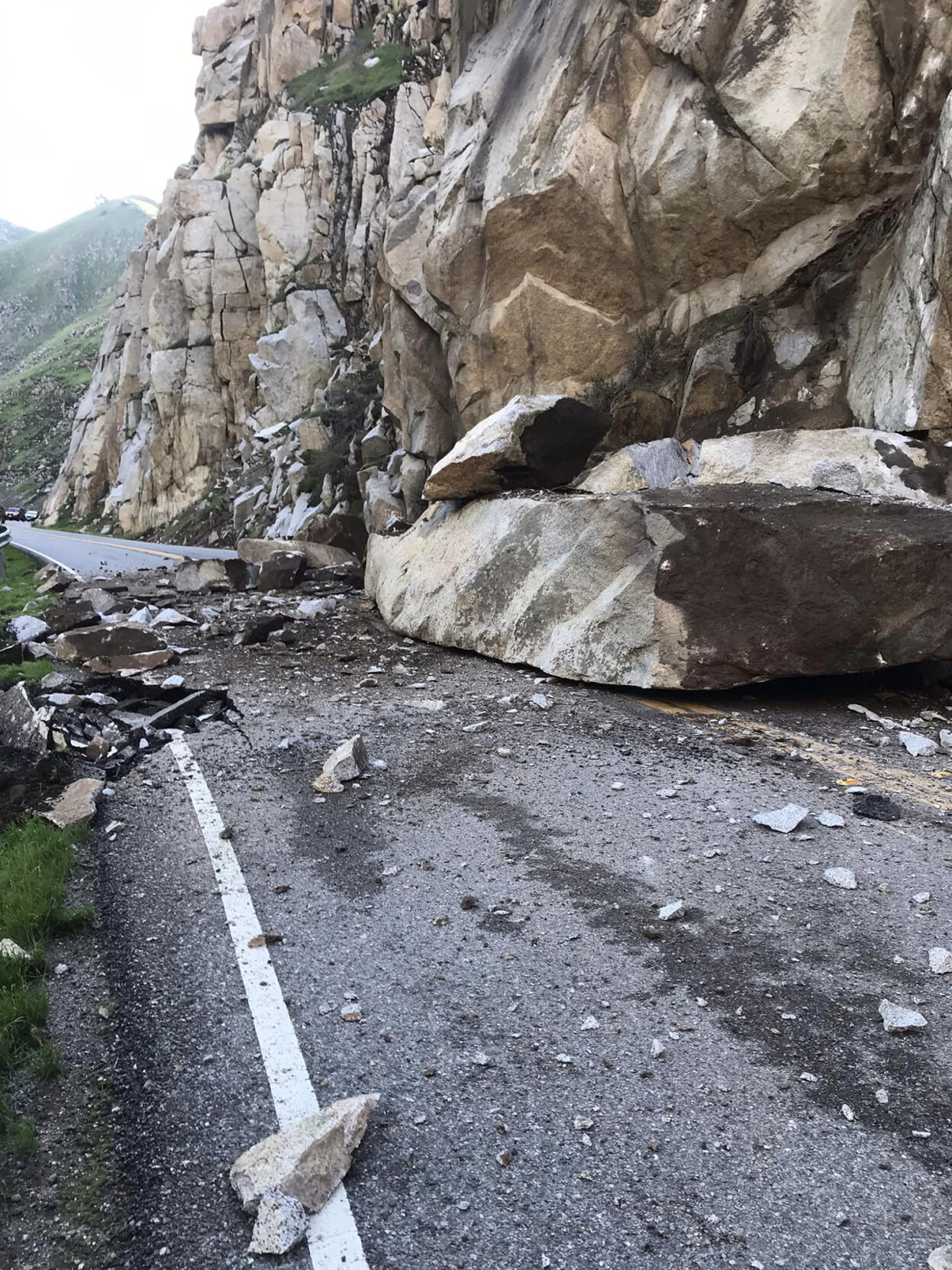 Rockslide_hwy178_2