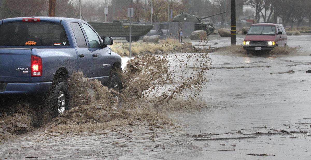 Rainfall leads to road closures, flash flood warning in Kern County