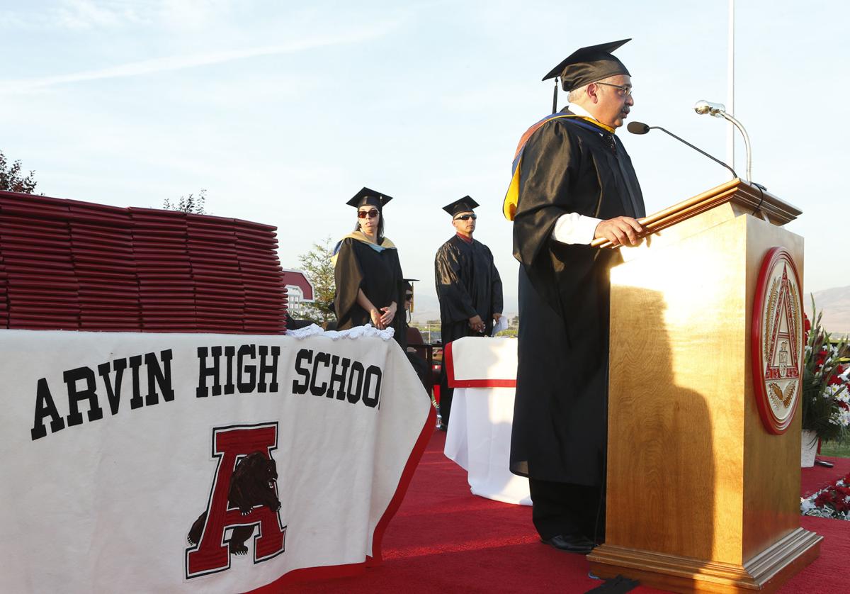 Arvin High's graduation attracts thousands News