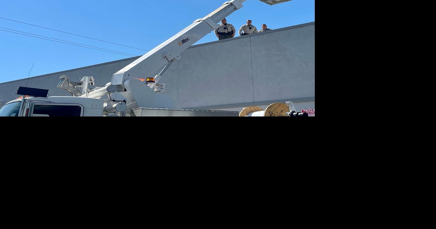 Man arrested after climbing onto Rite Aid roof in south Bakersfield
