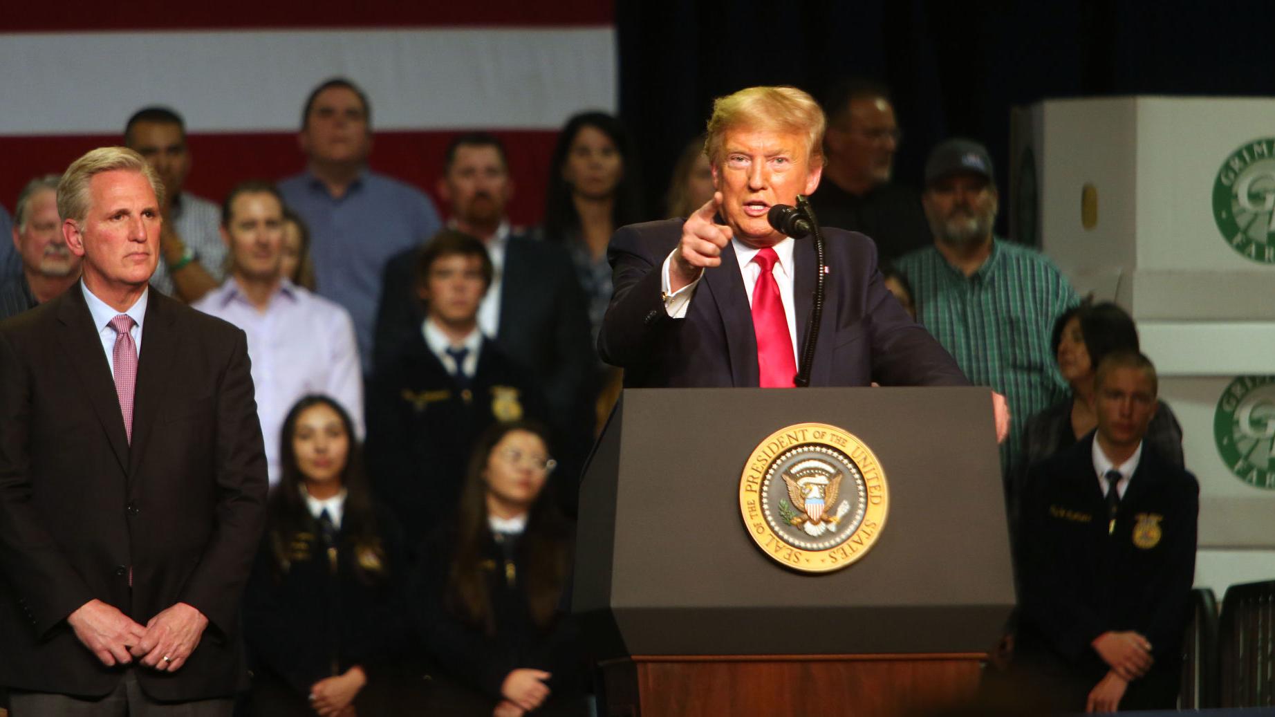 Trump Signs Declaration For Delivering More Northern California Water To Central Valley Farmers News Bakersfield Com