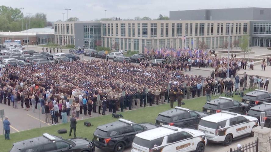 A TRAGIC TRIBUTE: Thousands gather in Hudson to pay final respects to ...