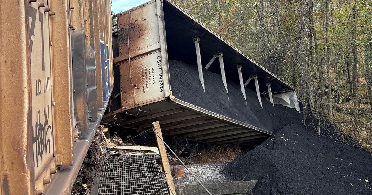 Train derailment pollutes struggling Virginia river
