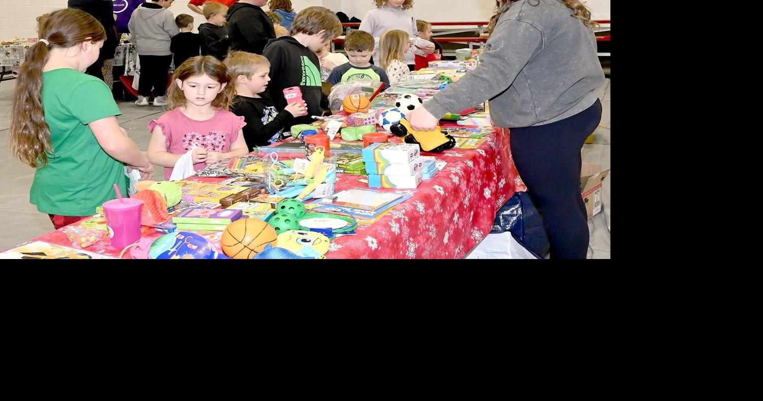 Ermakov, Chaney assist students at Santa’s Workshop