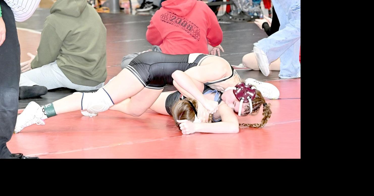 Houston wins Ottumwa tourney