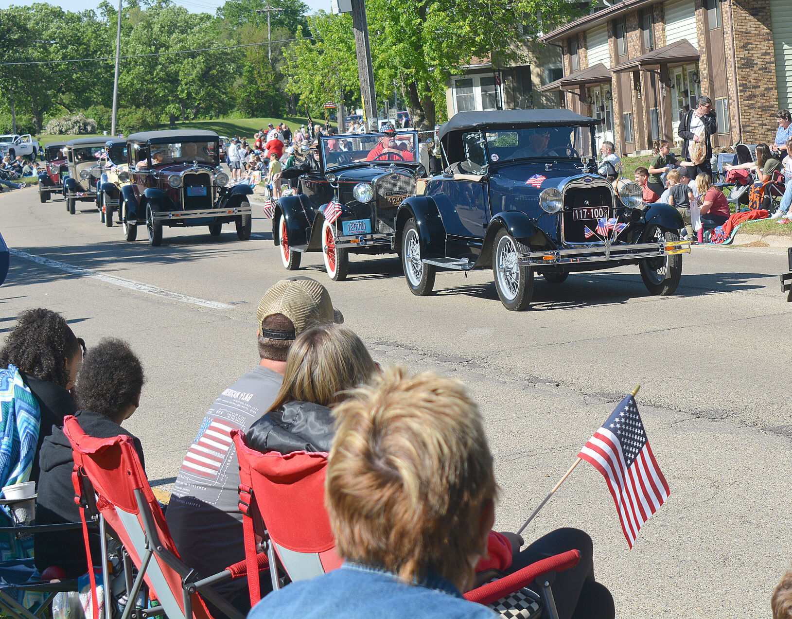 Crowds line up for Stateline Area Memorial Day Parade | Local News ...