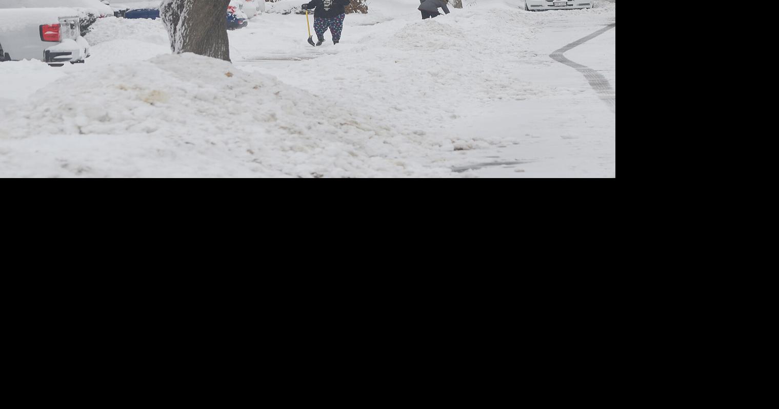 Digging out after the storm | Local News | beloitdailynews.com