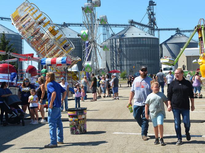 Darien Cornfest shucks out free corn Local News