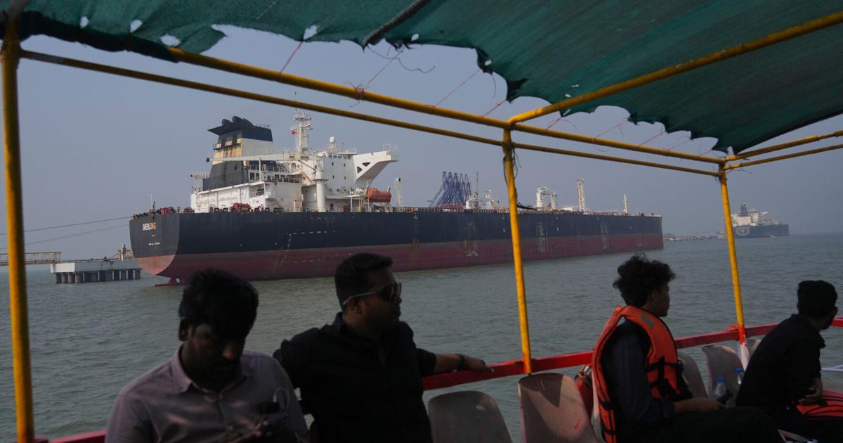 तेल की कीमतों में बढ़ोतरी धीमी होने के बाद वॉल स्ट्रीट को झटका लगा है और युद्ध के कारण हुए कुछ नुकसान की भरपाई हो गई है