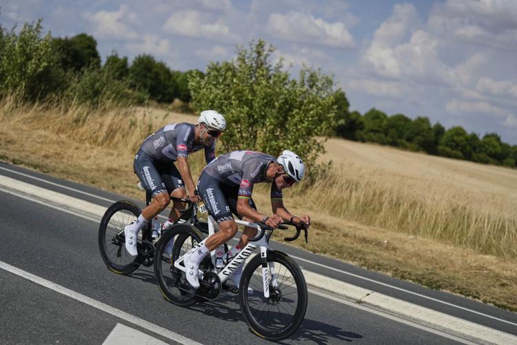 Tim Merlier sprints to victory in Tour de France Stage 9 after van der  Poel's breakaway is thwarted | 