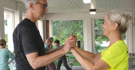 Dancing duo Couple to teach new steps at Dancing at Harrys Place Dancing duo Couple to teach new steps at Dancing at Harrys Place