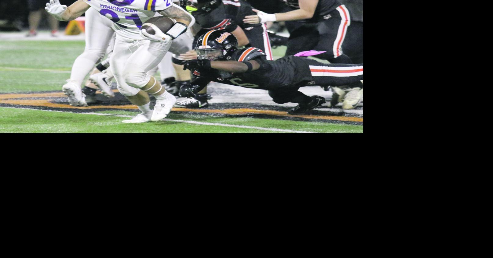 Harlem roars back with 20-point fourth quarter to stun Hononegah 27-26
