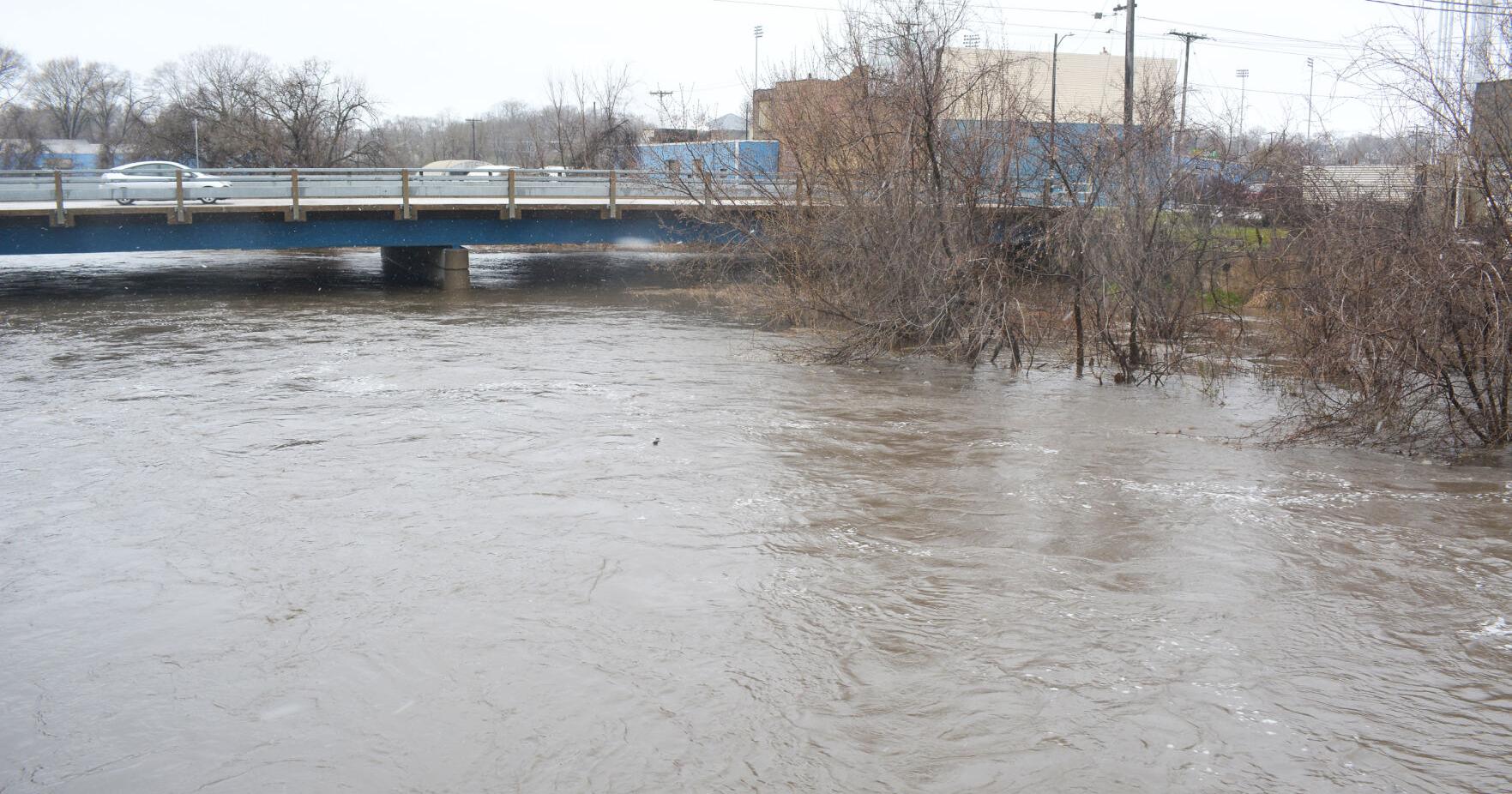 Creeks, rivers rise in area - Vimarsana News