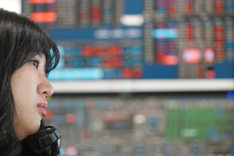 Tech carries Wall Street to records, even as most stocks fall after ...