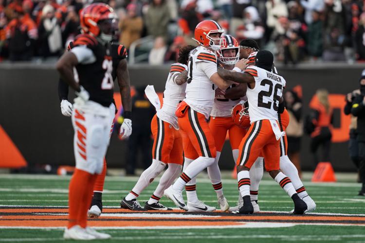 Garrett sets sacks record and Szmyt's field goal on last play gives Browns  20-18 win over Bengals | National Sports | beloitdailynews.com