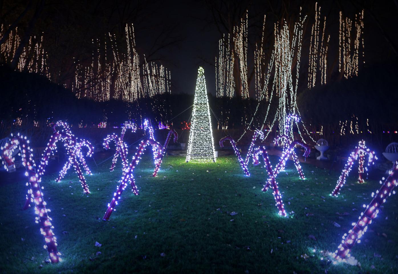 rotary botanical gardens holiday light show celebrates 25 years beloitdailynews com