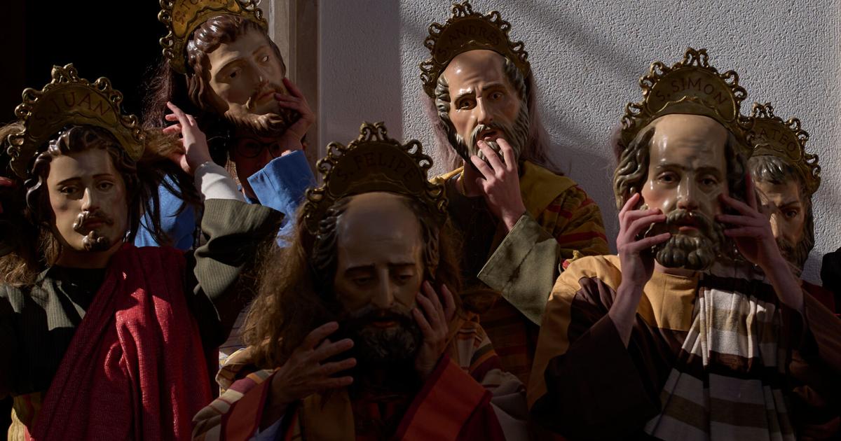 तस्वीरों में दुनिया भर में ईसाइयों को पवित्र सप्ताह मनाते हुए दिखाया गया है