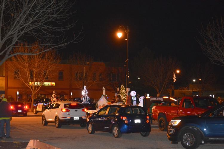 Holiday lighted parade draws large crowd of mobile spectators Local