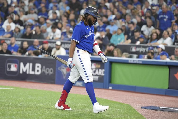 Castillo sharp, Mariners blank Jays 4-0 in wild-card opener