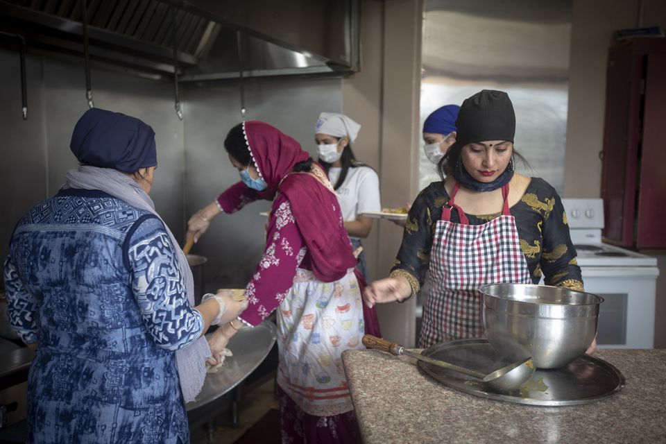 Members Of Sikh Temple Make Meals For Workers At Salem Hospital Coronavirus Bendbulletin Com