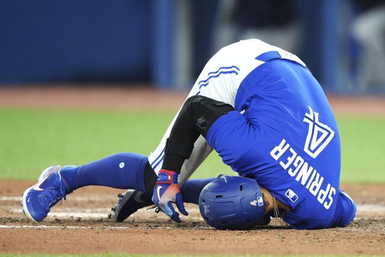 Castillo dominates as Mariners blank Blue Jays in wild-card opener