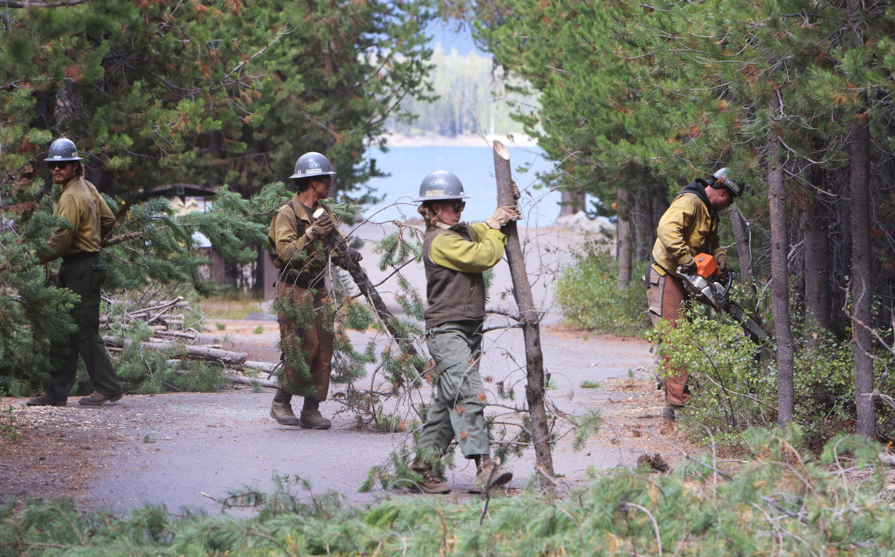 Petes Lake Fire poses no threat as fall weather moves in