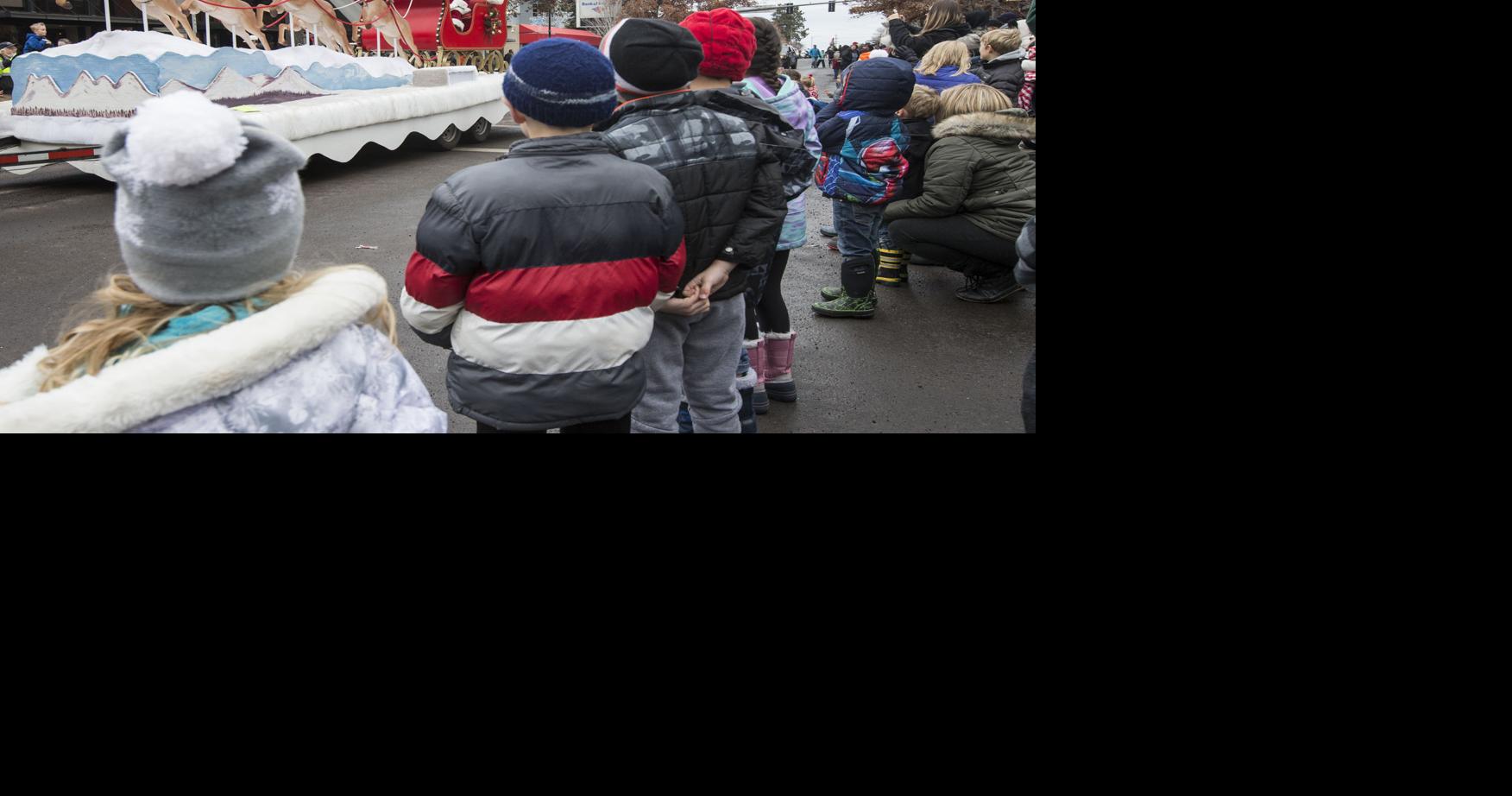 Bend Christmas parade delights crowd (copy) Local&State