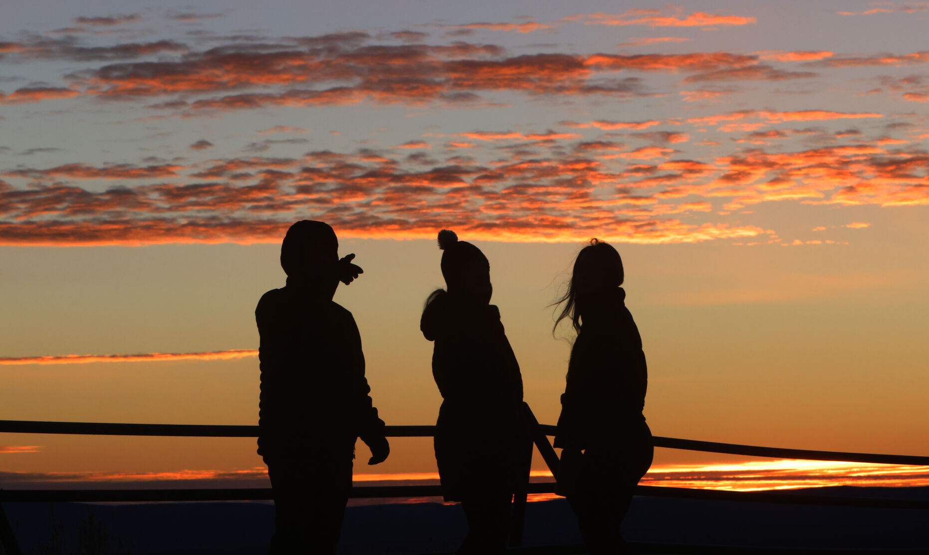 Central Oregonians Greet The First Sunrise Of 2024 Local State   659327e77228b.image 