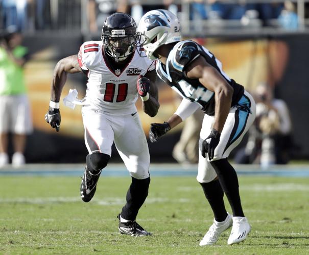 Larry Fitzgerald Goes for the Leaping Catch. Editorial Photography