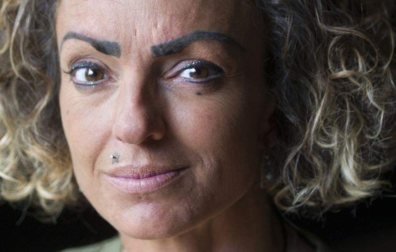 elleve gå i stå Kamel Bend woman sues permanent makeup artist for 'botched' eyebrows |  Local&State | bendbulletin.com