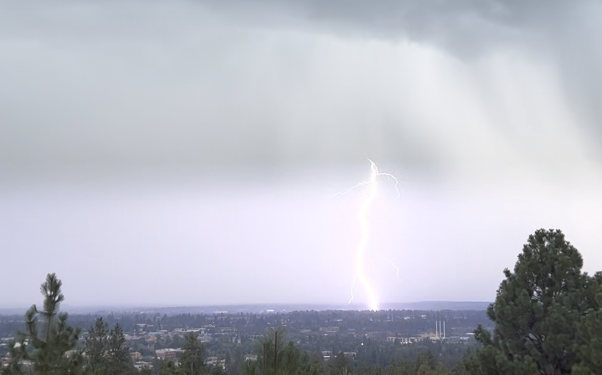2 lightning storms start several small fires, create electrical issues in  Bend | Local&State 