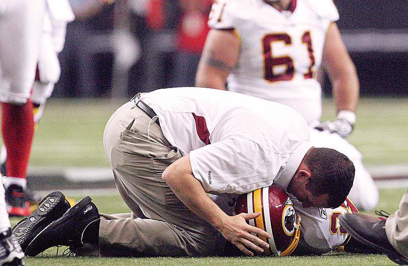 Washington Redskins Rock Cartwright (31) is tackled by New York