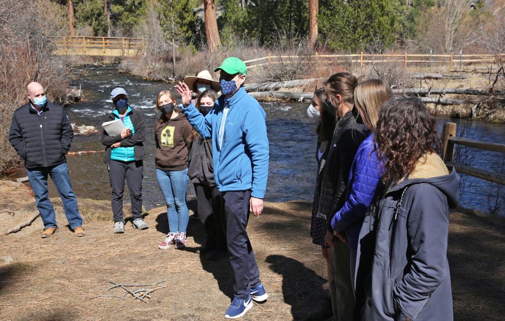 Sen. Wyden lauds students who nominated protection of rivers, streams