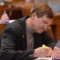 Oregon lawmakers lift security measure imposed on senator