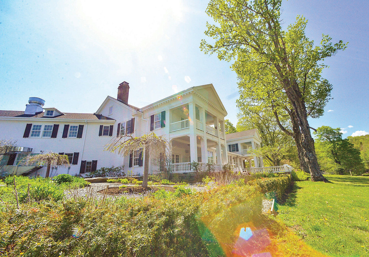 White House Inn goes on the market Uncategorized