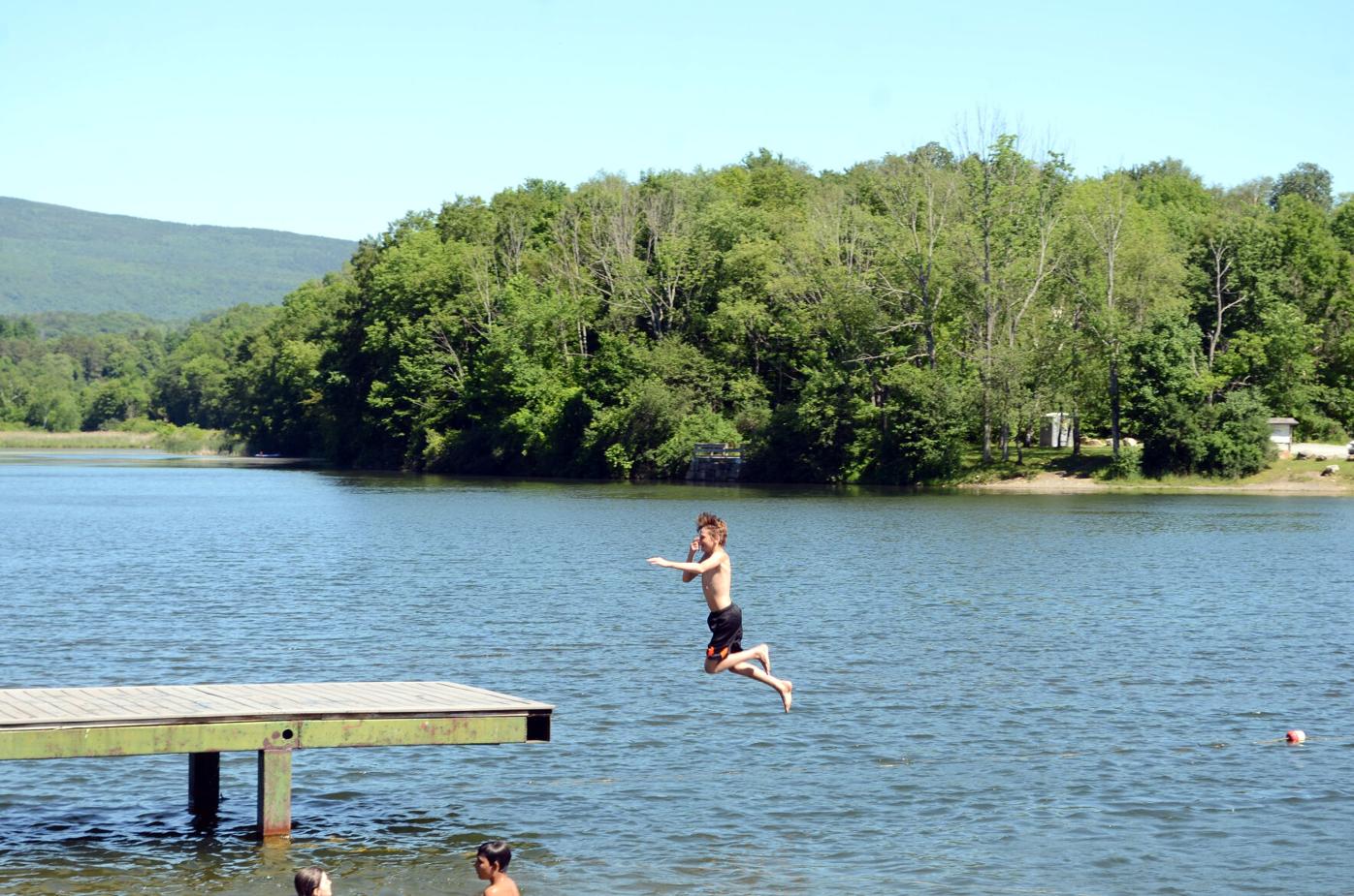 Lake Paran Recreations announces 9th annual Stone Skipping Festival |  Community News | benningtonbanner.com