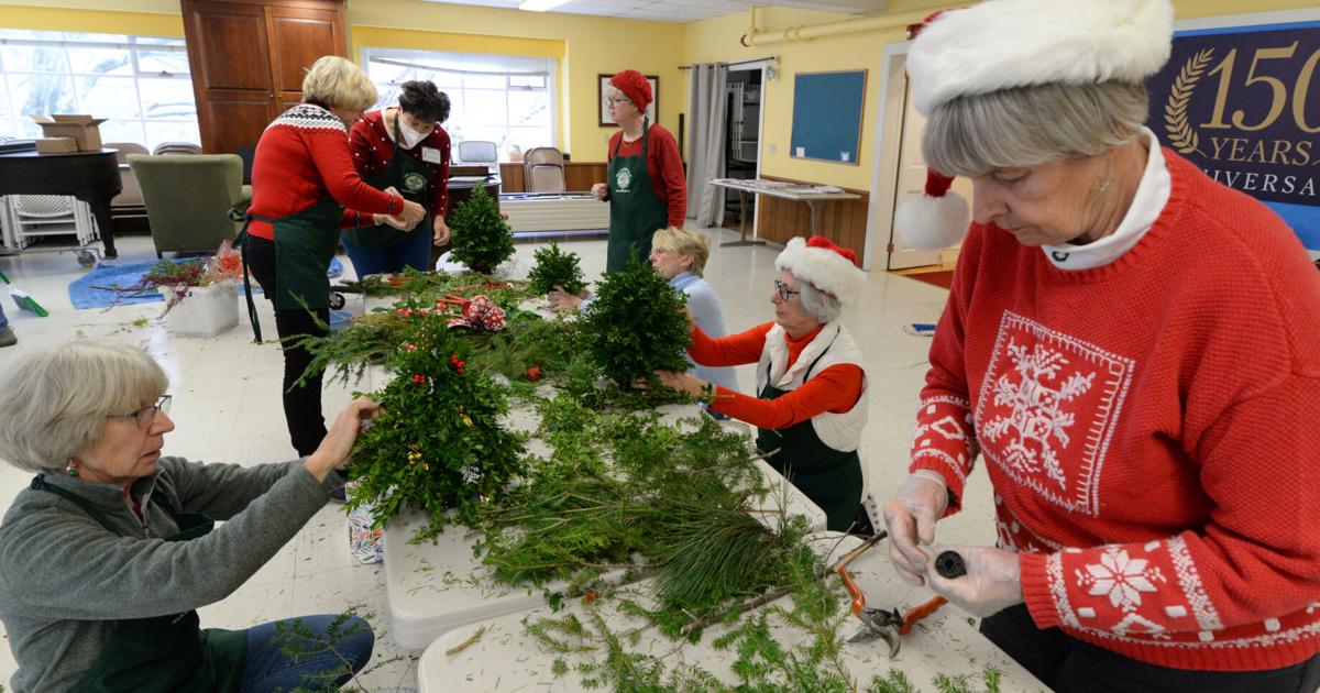 Garden Club of Manchester creates gifts, decorations for sale at Manchester Community Library Holiday Bazaar | Community News