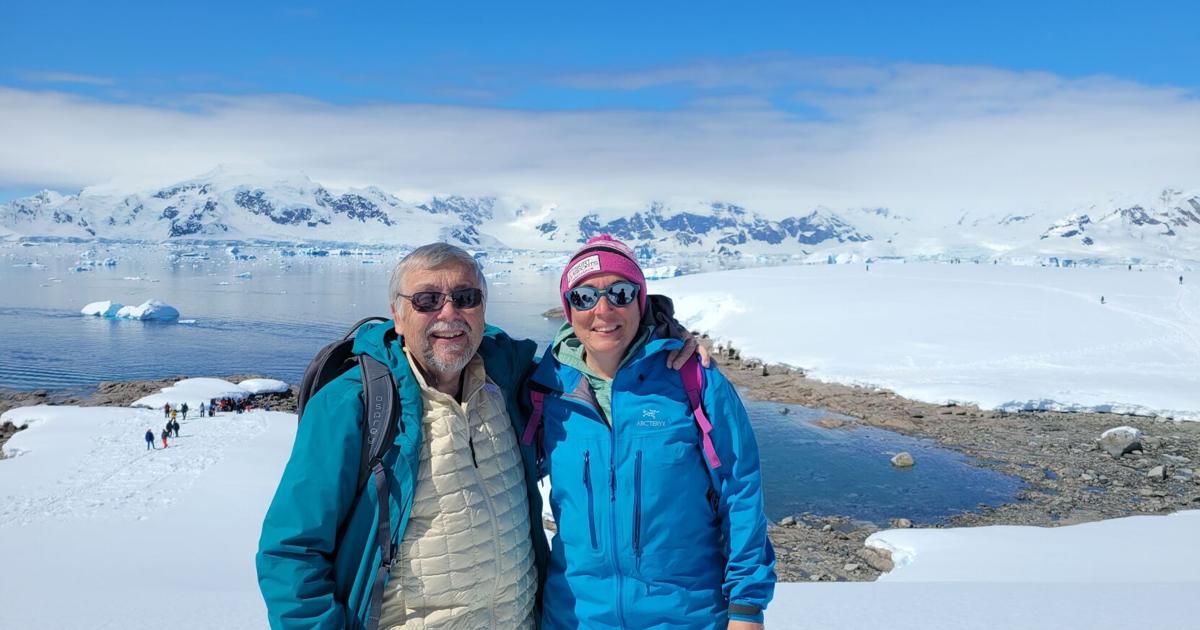 La viajera mundial Amy Herrmann de Manchester visita la Antártida nuevamente |