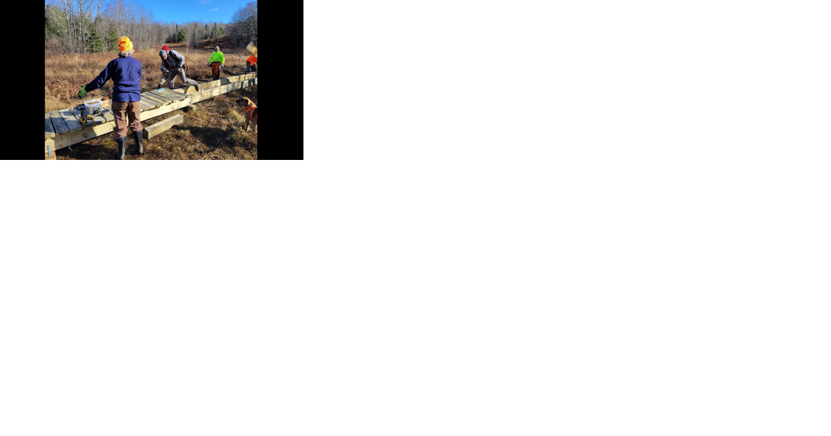 Volunteer build boardwalk at Dutch Hill in Readsboro, Vt. | Local News - Vimarsana News