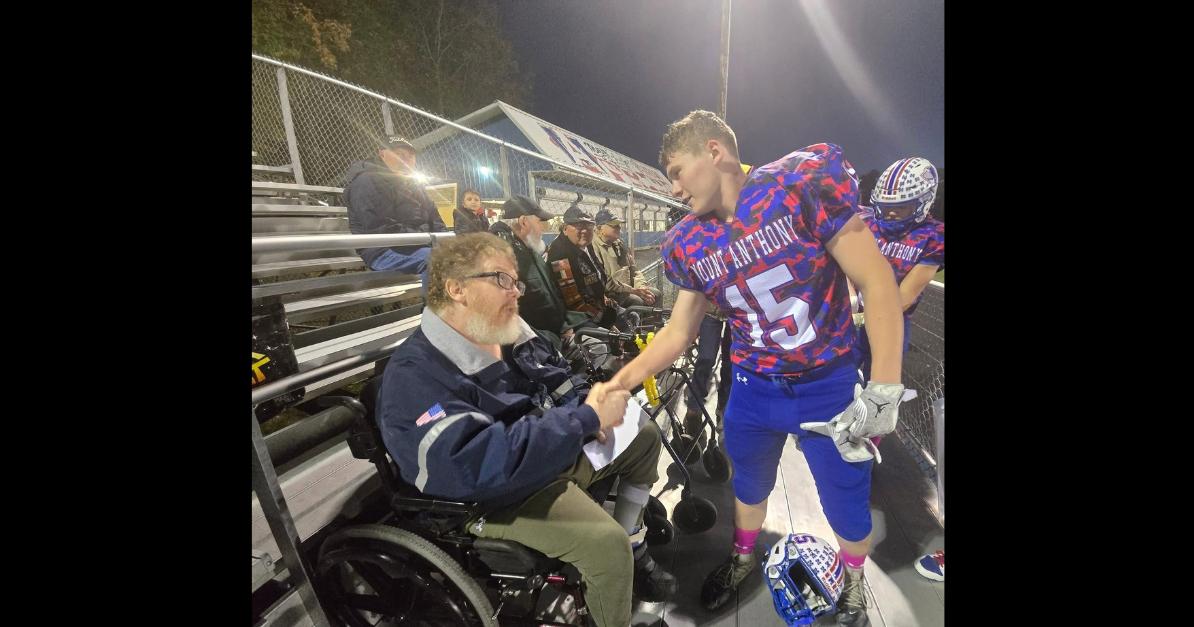 Patriots helping Patriots: Mount Anthony football donates to Vermont Veterans’ Home