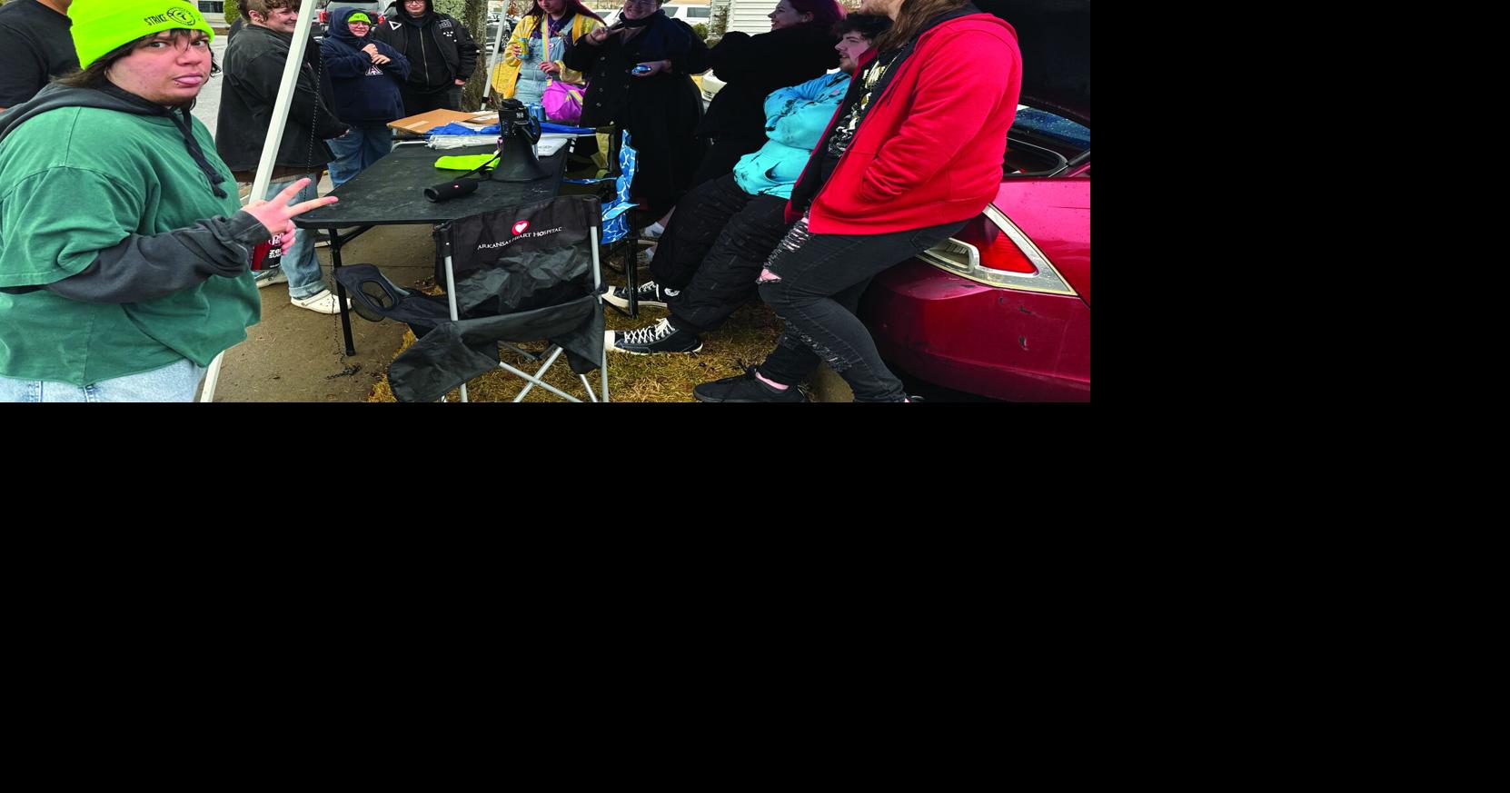 Benton Starbucks strike spreads to Little Rock store as workers cite pay, hours concerns