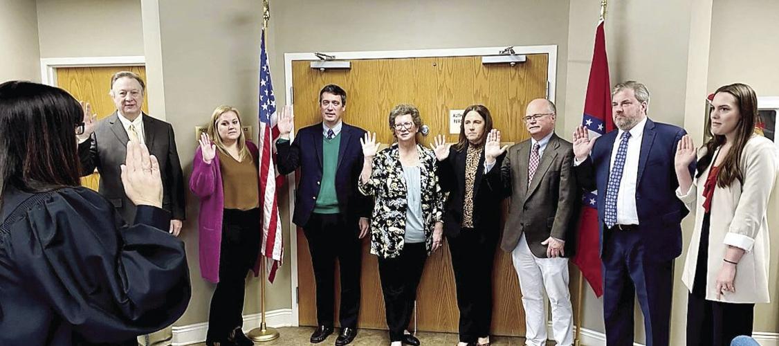 Prosecuting attorney, deputies sworn into office | News | bentoncourier.com