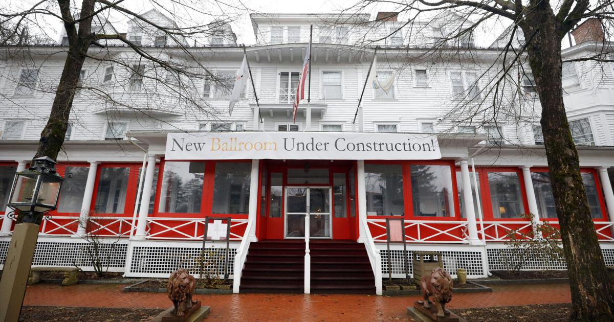 Red Lion Inn's April Fools' Day banner takes aim at Trump's White House ballroom