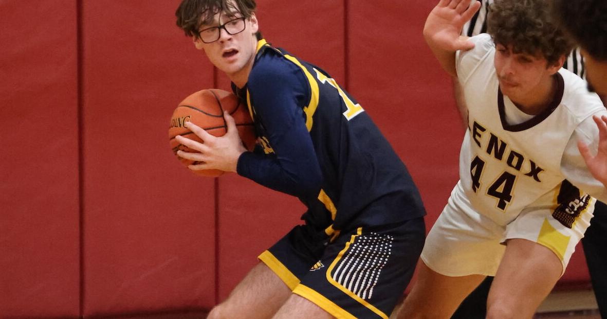 Eagles' brotherhood powers Mount Everett boys basketball into Western Massachusetts Class D Final