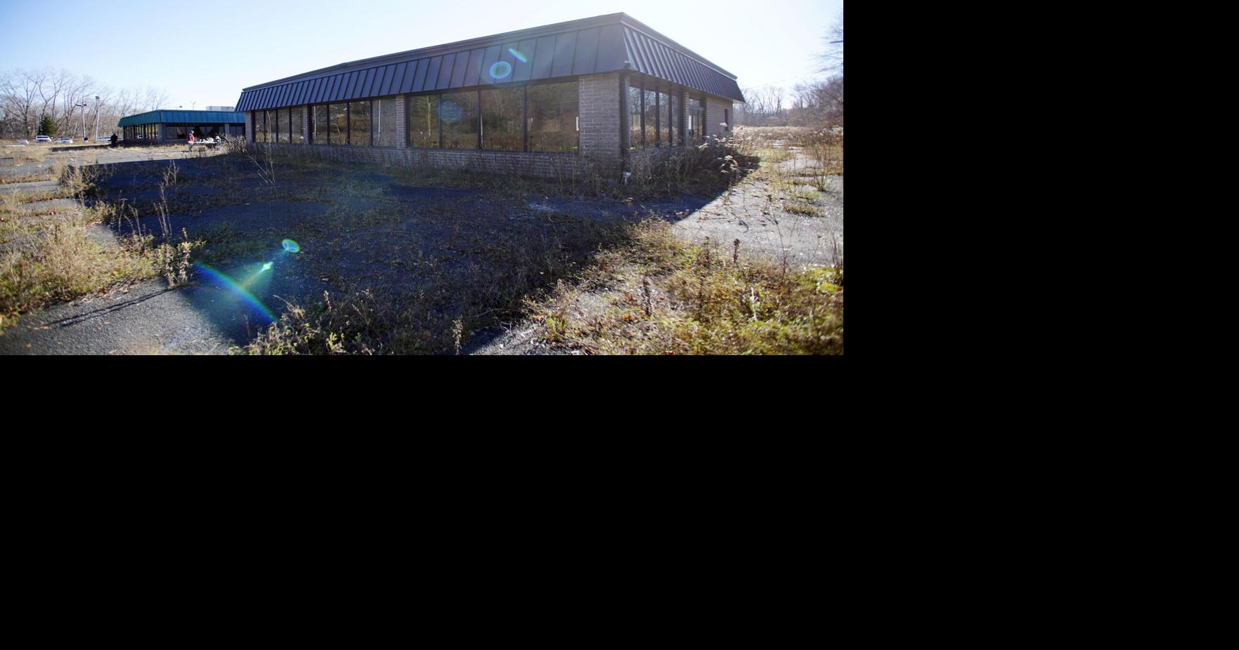 Photos Pittsfield holds auction of a former car dealership at 1685