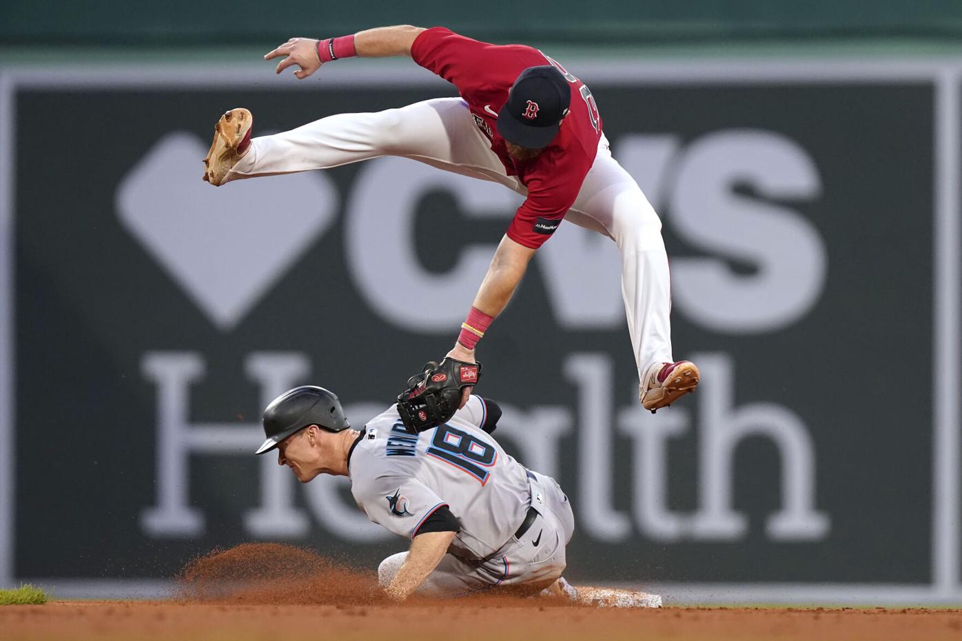 Jon Berti hits walk-off single in 11th inning